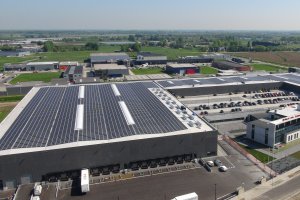 Hitachi Data Systems behaalt 3 BREEAM-NL sterren met grootste zonnedak van Nederland